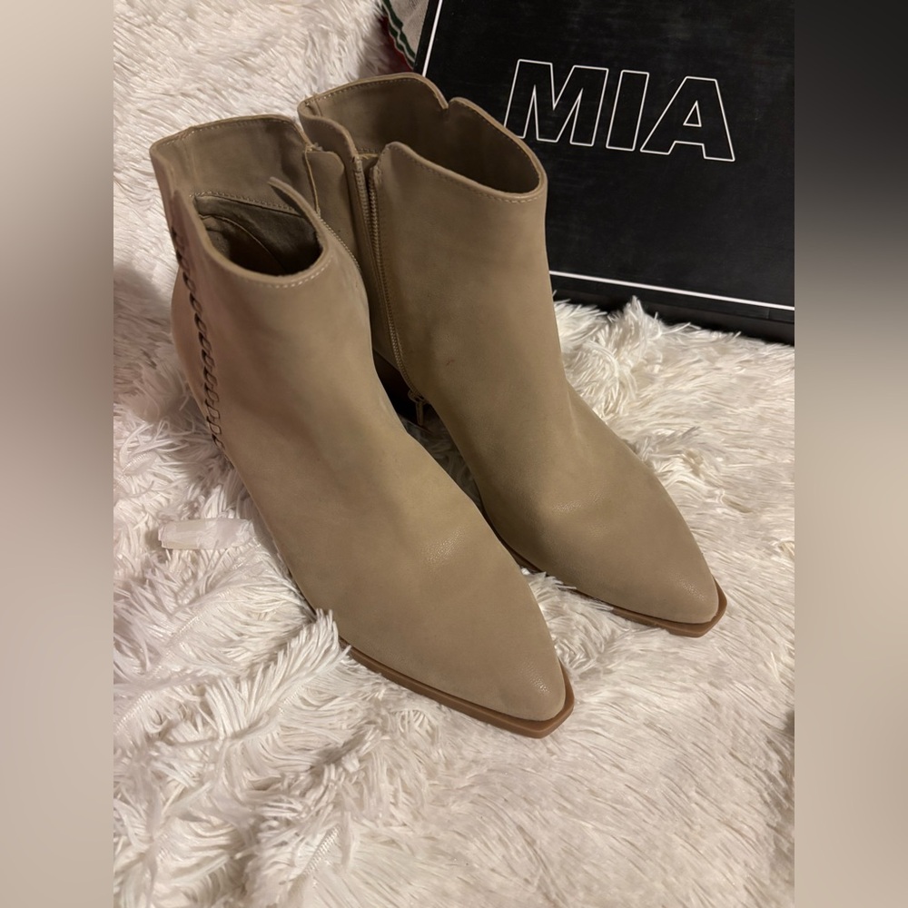 MIA LIYA Booties